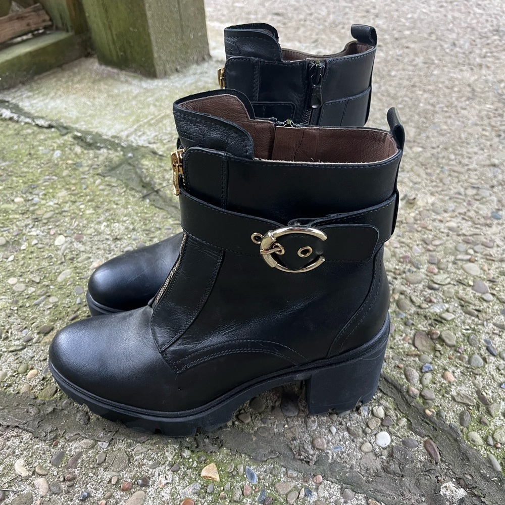 Friend got these for me but they are too big, only worn once or twice!